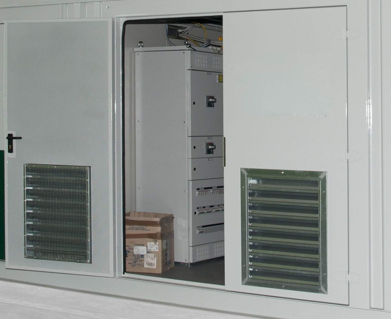 ABS intec - Technikcontainer Elektrocontainer Wettergitter Doppeltüren Anlagencontainer - Servercontainer