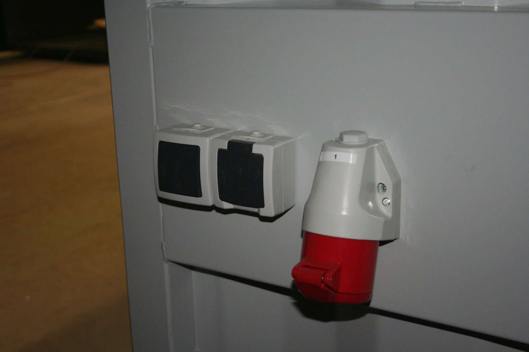 ABS intec - Technikcontainer Industriecontainer Steckdose 230V 400V Lichtschalter - BHKW-Container