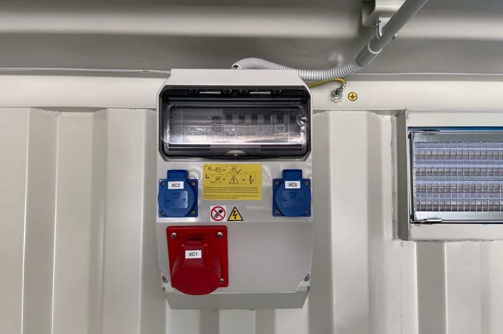 ABS intec - Technikcontainer Lagercontainer ABS intec - Technikcontainer Lagercontainer Trapezblech Elektropaket Sicherungskasten Steckdosen 230V 400V Vh - Lagercontainer