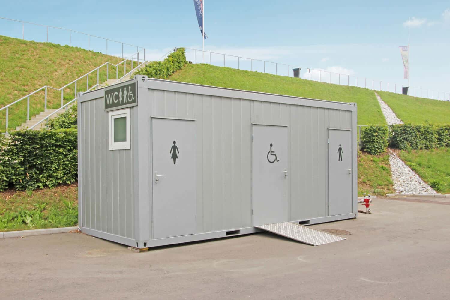 ABS intec - Technikcontainer Sanitaercontainer Toilette barrierefrei Rollstuhlfahrer Damen Herren - Sanitärcontainer